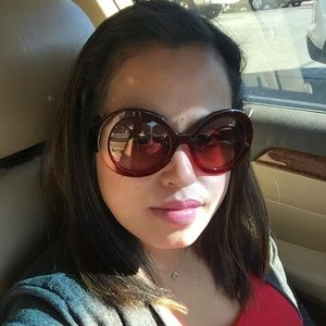 Meet your Posher, Phia